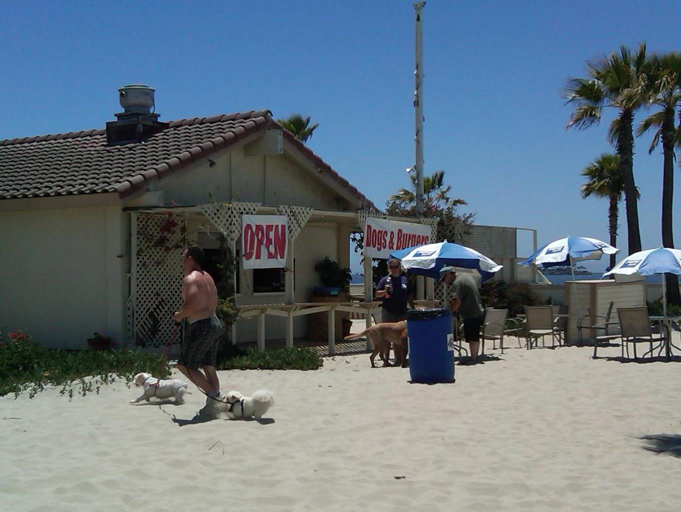 Alfredo's Beach Club at Granada Beach